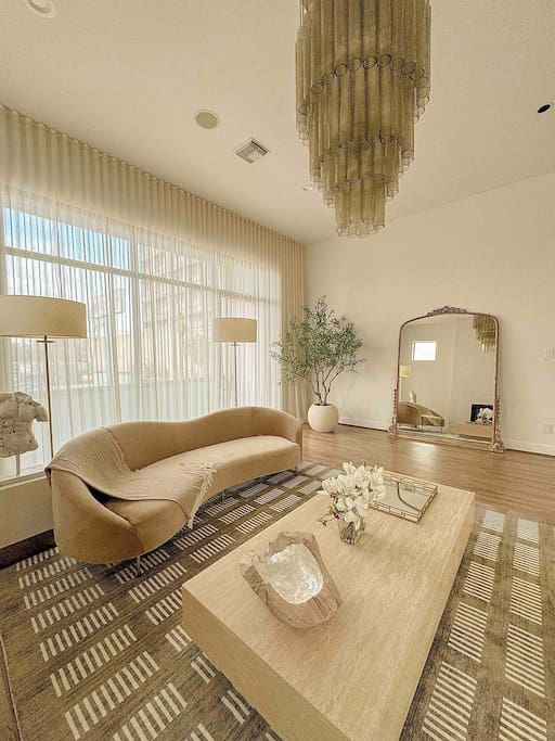 The featured main living area boasts more than 2000 sq ft of expansive open space, complemented by 12 ft high ceilings and natural light, making it perfect for gatherings.