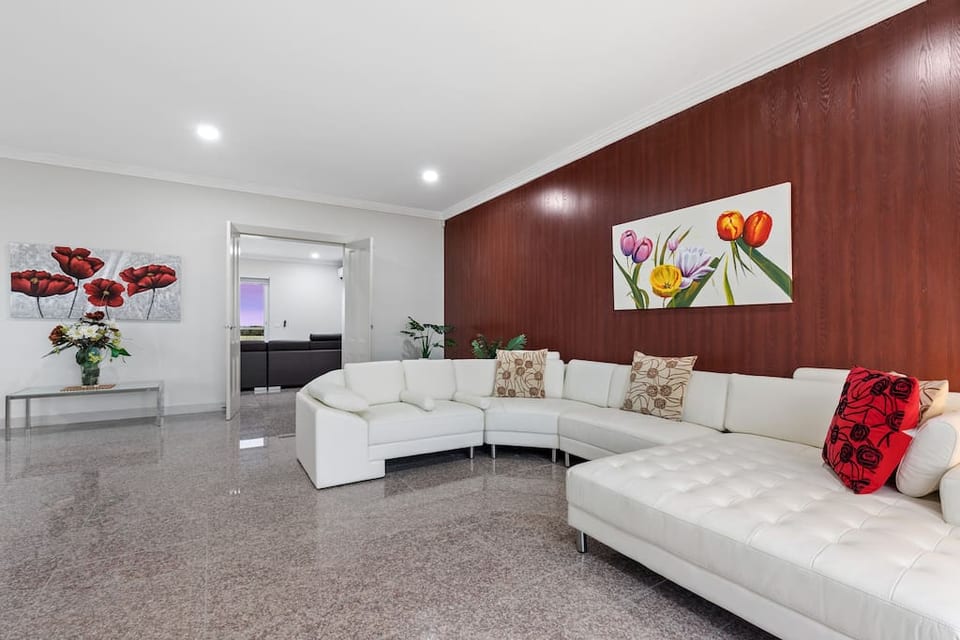 Welcome to "Loemans Lodge"
All the Space and Privacy you need
