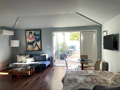 Private & Peaceful Cottage in Venice Beach