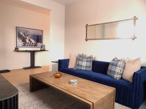 Entry Room/Lounge