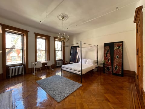 Capacious Brownstone Unit