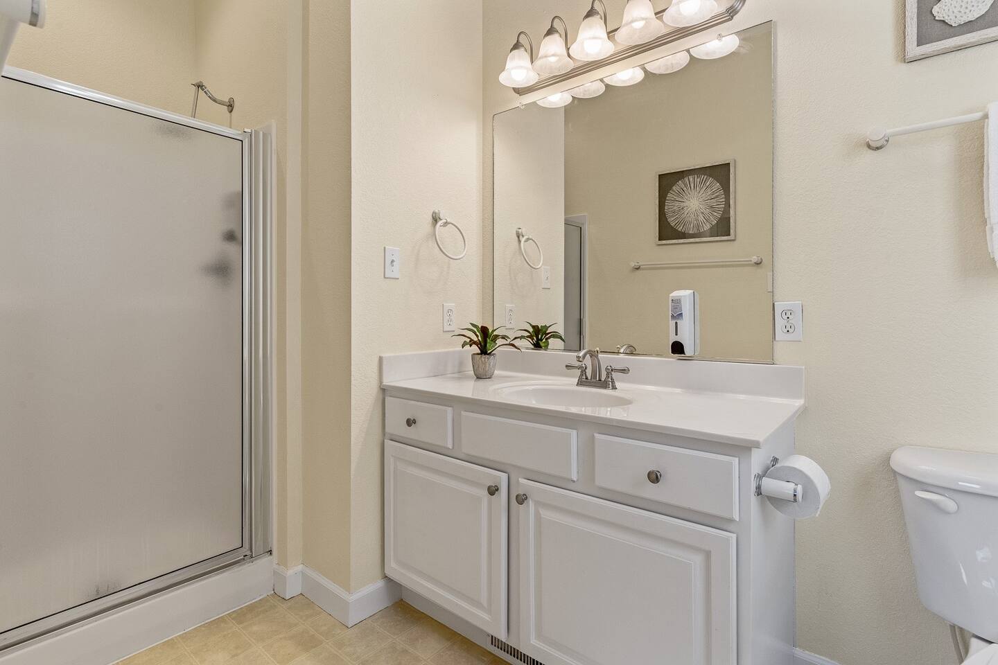 King En Suite Bathroom