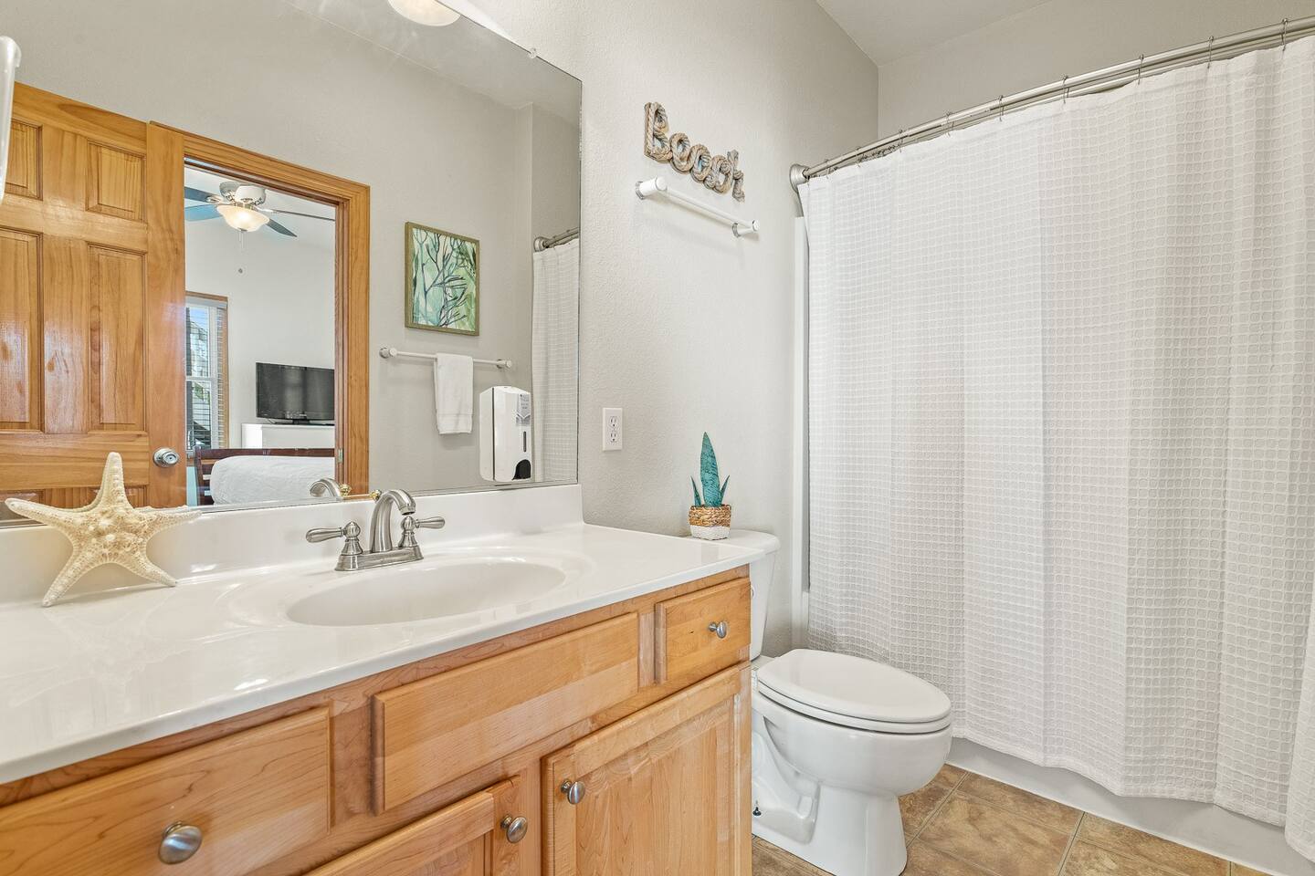 First Level Queen En Suite Bathroom