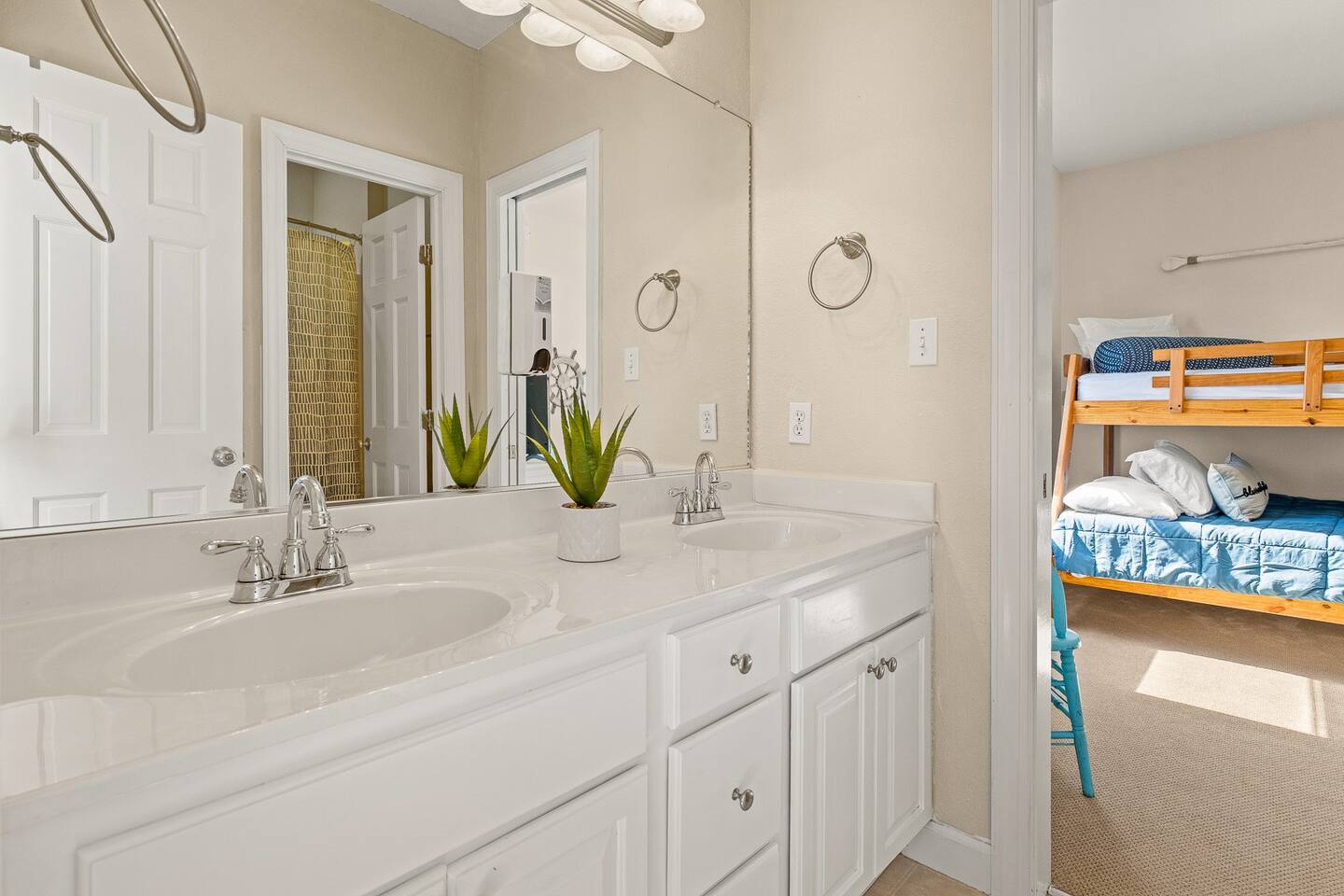 Full Shared Jack-and-Jill Bathroom