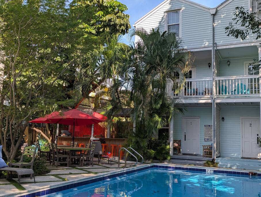 Kittyhouse on Catherine, Tropical Pool, Parking