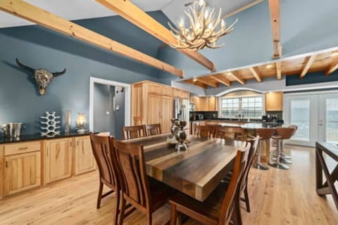 Main floor space with fully stocked kitchen, bar seating with 6 stools + large table to gather and eat with chairs for 8. Also offers bar setup for crafting the perfect cocktail or using as a serving station for family dinners.