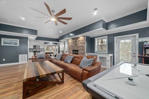 Basement with 2nd full kitchen, kennel for pets, air hockey, foosball, NBA jam arcade game, kids/adults books for relaxing, family board games, and access to the outdoor deck with ping pong and lake views