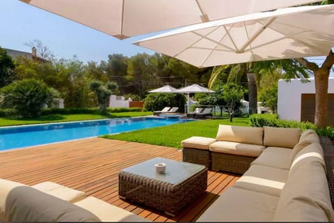 Luxury Villa with 18m lab Pool next 2 Beaches