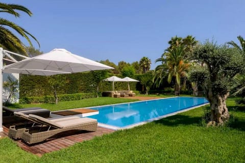 Luxury Villa with 18m lab Pool next 2 Beaches