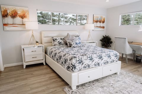 Newly Remodeled 2BR Townhome W Private Patio (p29)