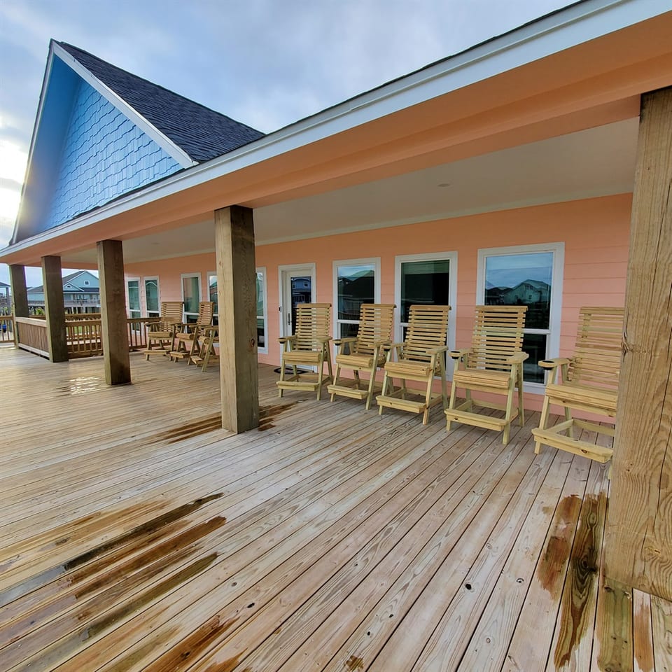 Inviting front deck