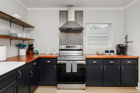 Tide View: Family-Friendly Beach Retreat with Private Pool
