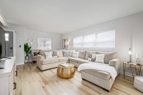 Tide View: Family-Friendly Beach Retreat with Private Pool