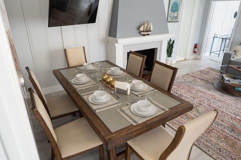 Tastefully Renovated 4BD Home W Private Patio p13