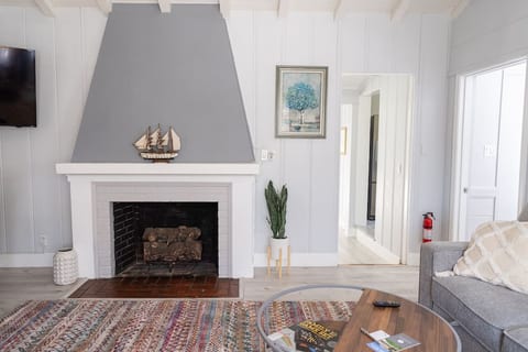 Tastefully Renovated 4BD Home W Private Patio p13