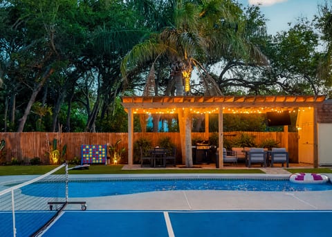 Pickleball Paradise: Pool, Pickleball & Putting Green Retreat