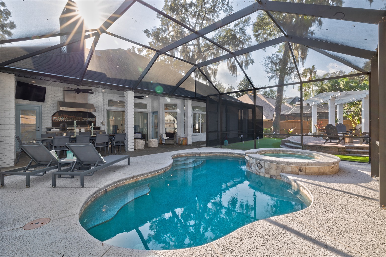 Private heated screened pool and spa - Little Palm Island: Retreat w/ heated pool, spa and game room - Jacksonville Beach