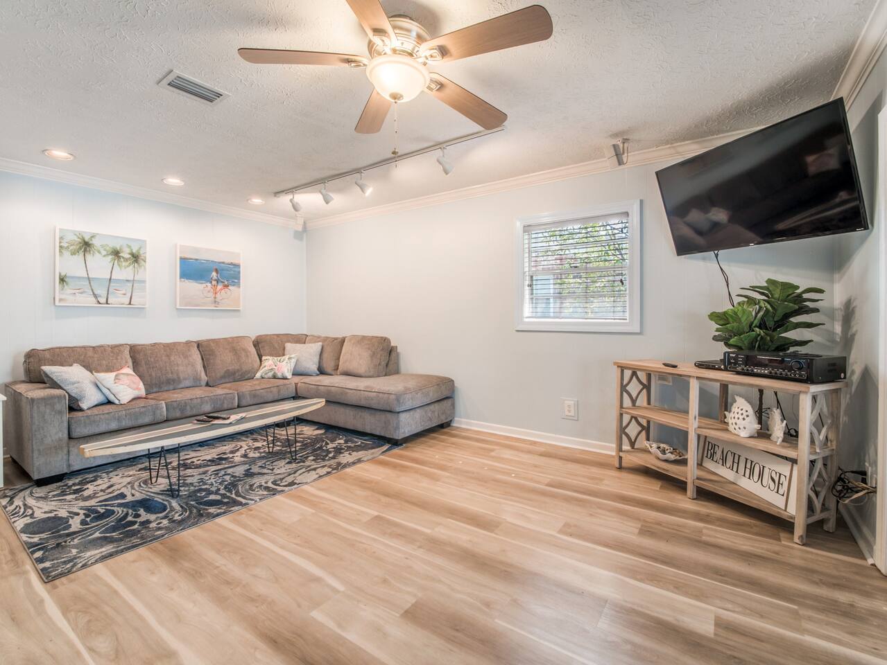 Second living room is perfect space if parents need their own space or for those wanting to watch a different game. Each living room has 55" cable TV with Roku - Palm Grove: Endless summers! Cozy home, heated pool, near Mayo - Jacksonville Beach