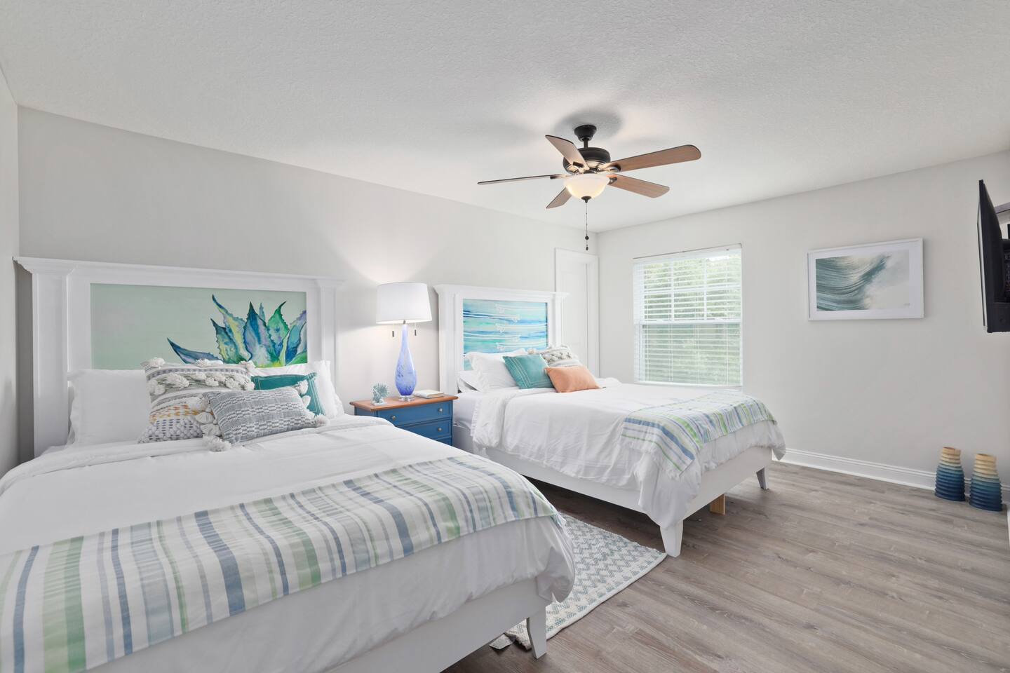 Guest bedroom 2: with two queen beds - Sailfish: Beautiful beach home w/ heated pool, backyard retreat - Jacksonville Beach