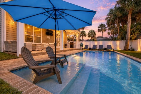 Coral Reef: Heated Pool + Games | Golf Cart | Near Beach