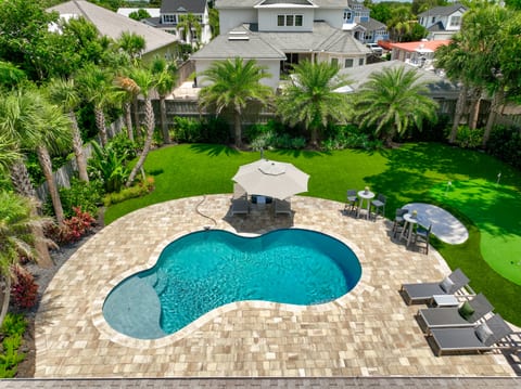 Surf Luxe: Sleek Coastal Escape; Heated Pool & Putting