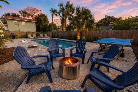 Atlantic Breeze: Heated Pool + Fire Pit + Games | Walk to Beach