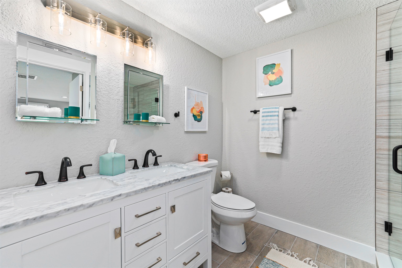 Primary bathroom - Atlantic Breeze: Renovated, heated pool 6 blocks to beach! - Jacksonville Beach