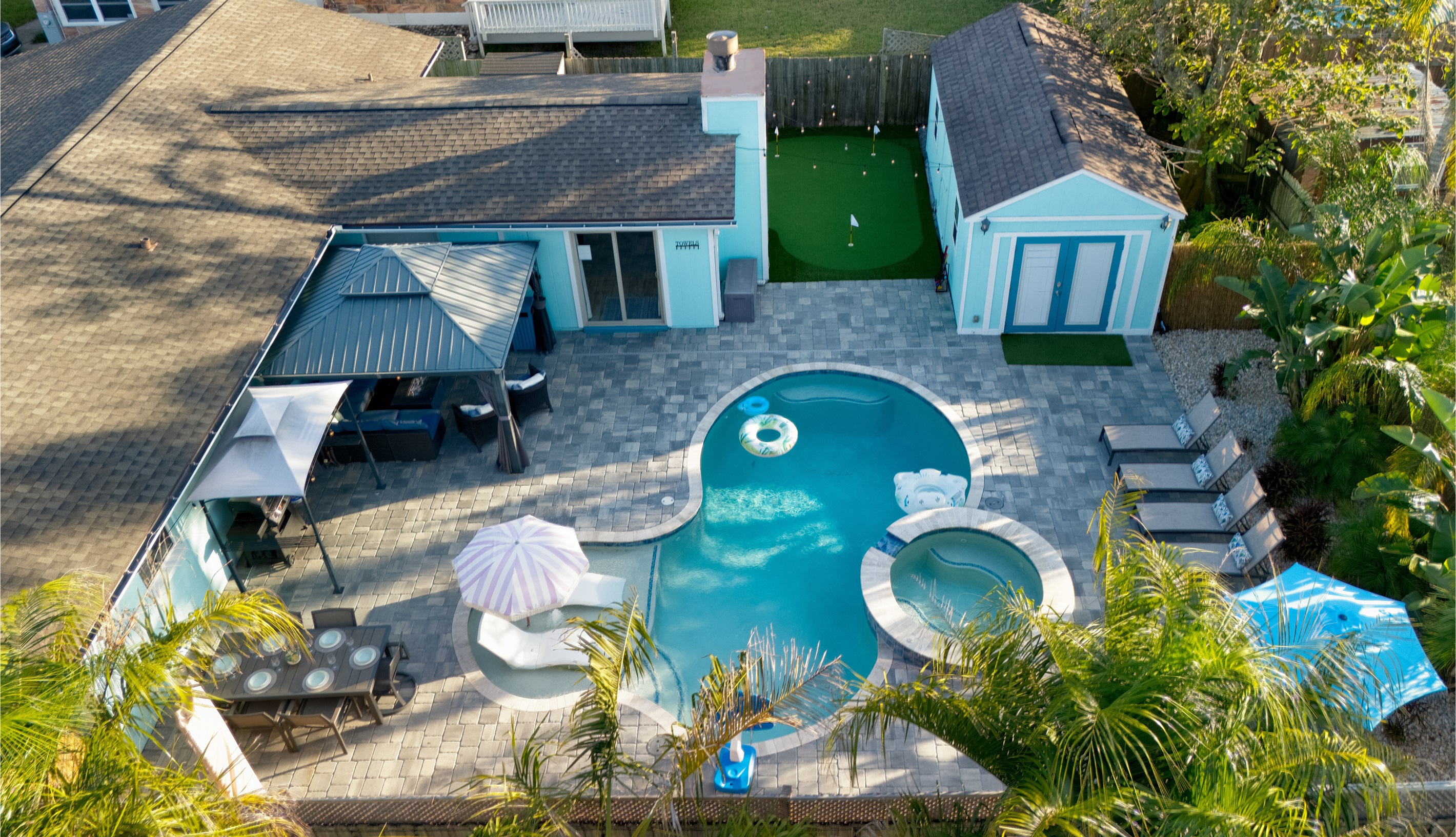 Beachside: Classic Beach Bungalow with Casita and Heated Pool