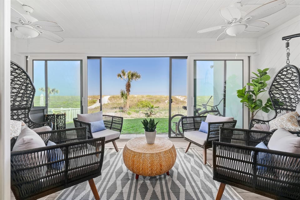 Ocean Villa 1: Intimate Oceanfront Condo - Jacksonville Beach