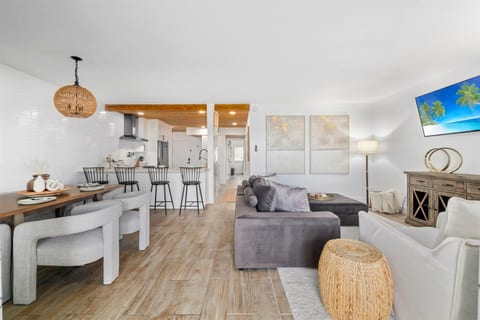 Ocean Villa 1: Intimate Oceanfront Condo