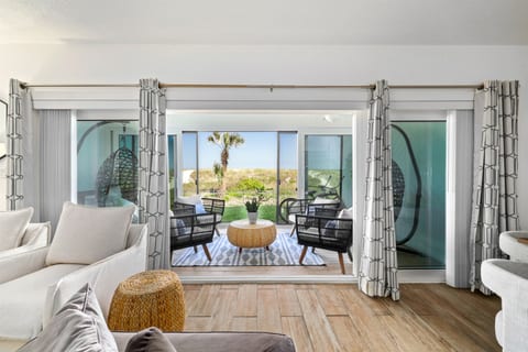 Ocean Villa 1: Intimate Oceanfront Condo