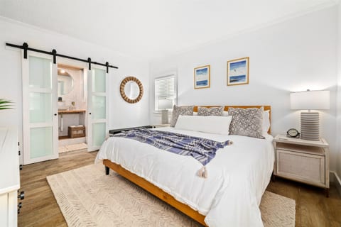 Ocean Villa 1: Intimate Oceanfront Condo
