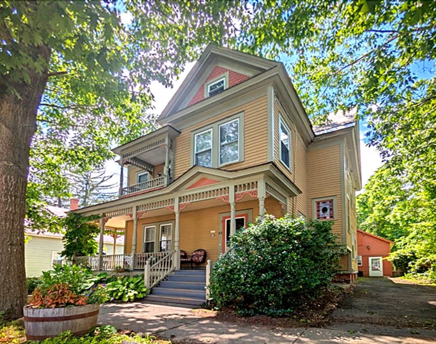 Blooming Inn front elevation