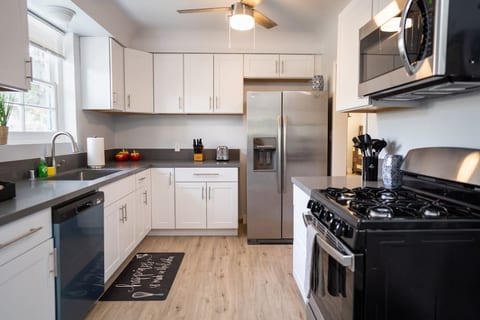 Spacious 3BR House: Arcade, Foosball & Patio (p46)