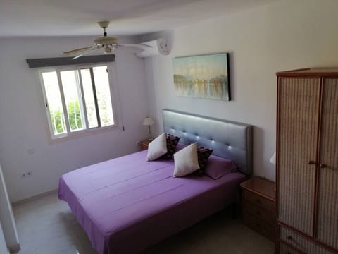 Bedroom with airco and ventilator