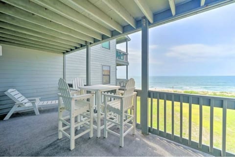 Privat balcony with ocean view from 3rd floor