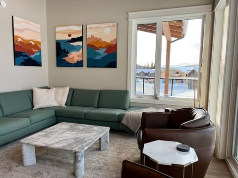 Aurora Ridge Chalet - Luxury Ski in/Ski out House