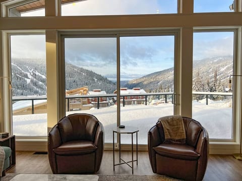 Aurora Ridge Chalet - Luxury Ski in/Ski out House