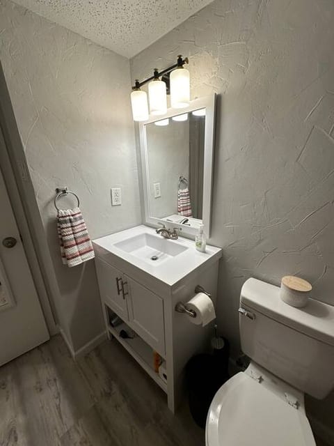 Clean, cozy queen room plus bath