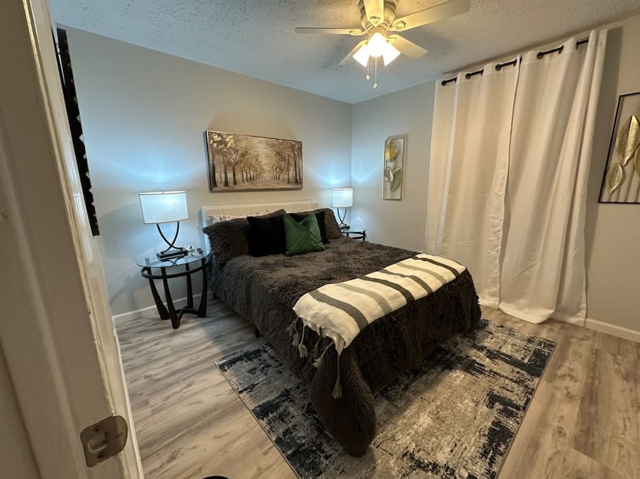 New queen bed with Lucid memory foam hybrid mattress. Large closet. View to backyard. White noise machine and blackout curtains.