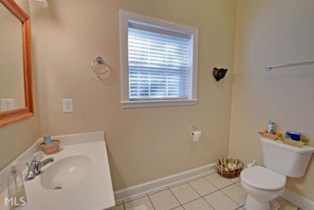 Downstairs Full Bath. - Hook, Wine & Sinker - Lake Hartwell Private Escape - Martin