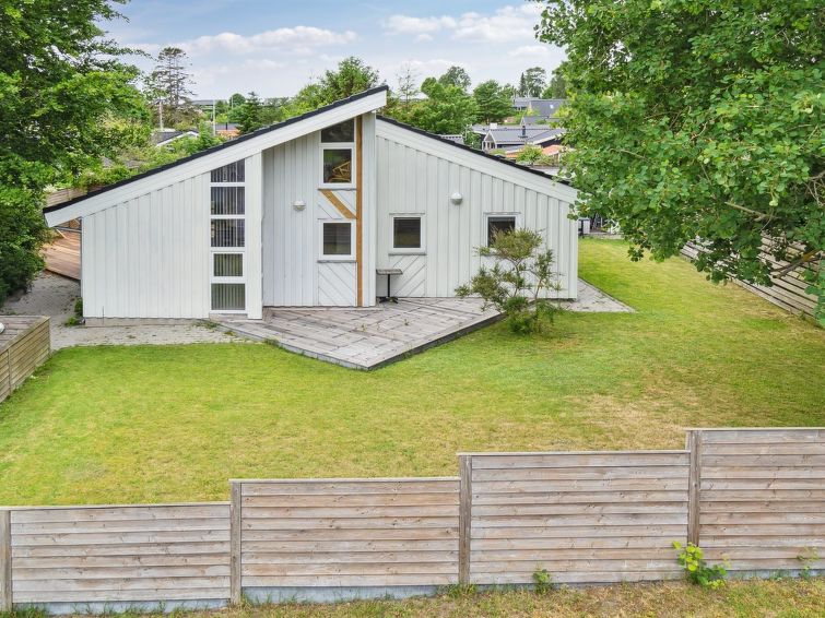 beske-130m-from-the-sea/