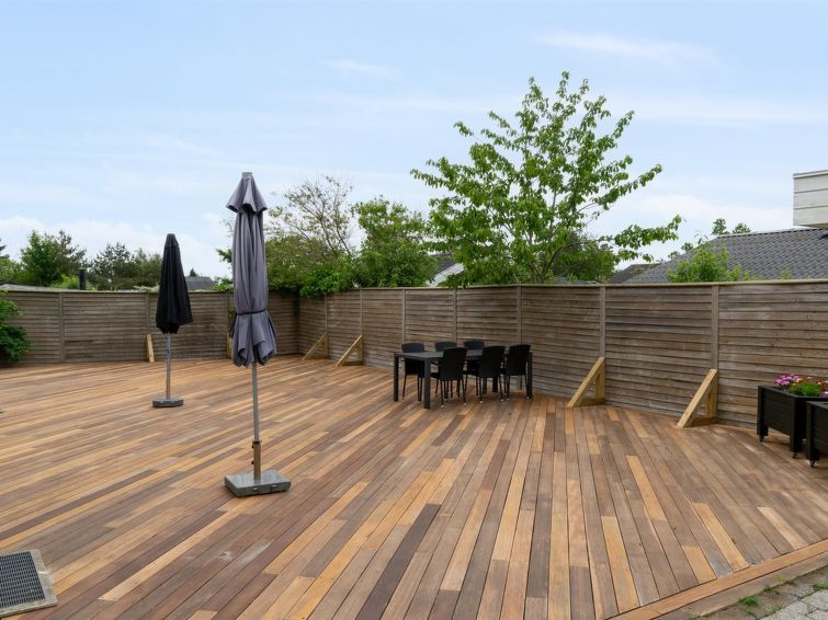 beske-130m-from-the-sea/