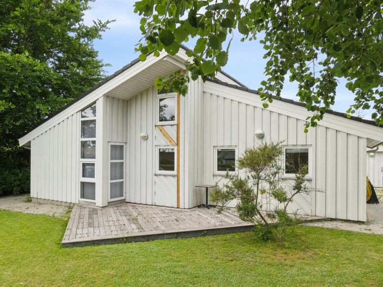 beske-130m-from-the-sea/