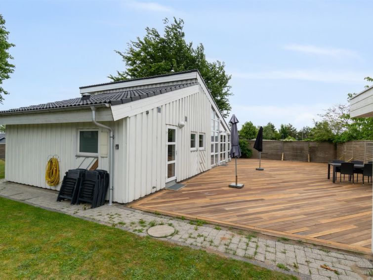 beske-130m-from-the-sea/