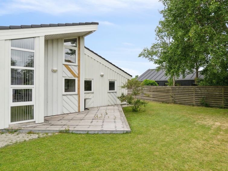 beske-130m-from-the-sea/