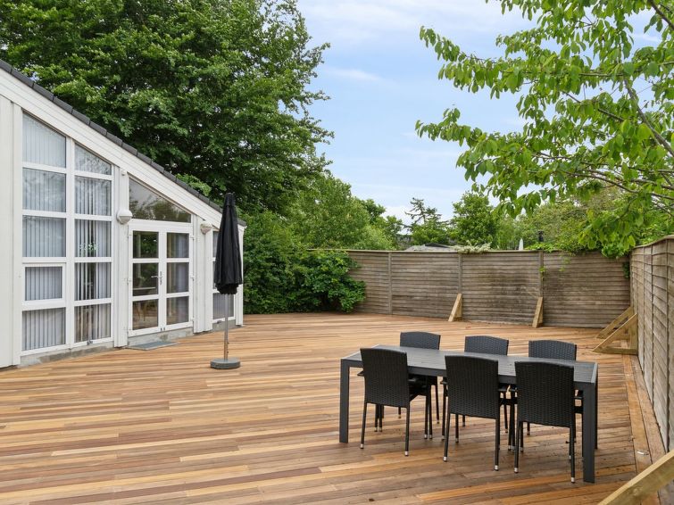 beske-130m-from-the-sea/