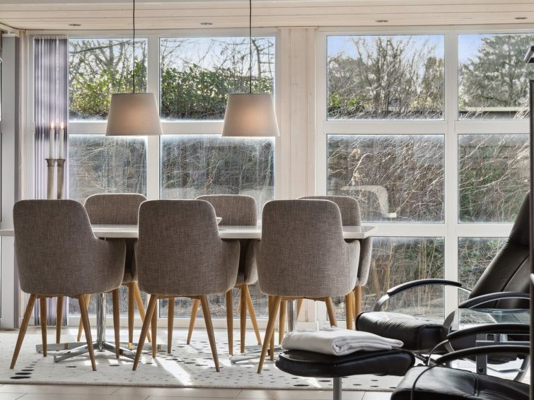 beske-130m-from-the-sea/