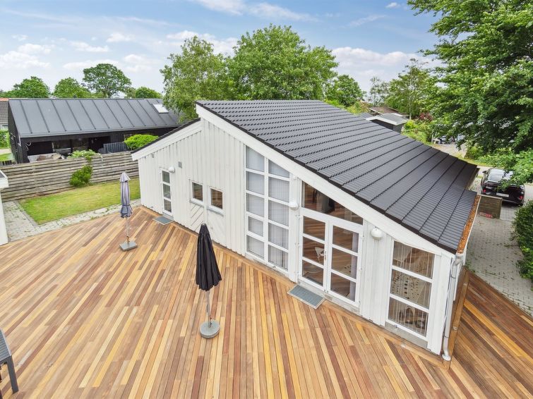 beske-130m-from-the-sea/