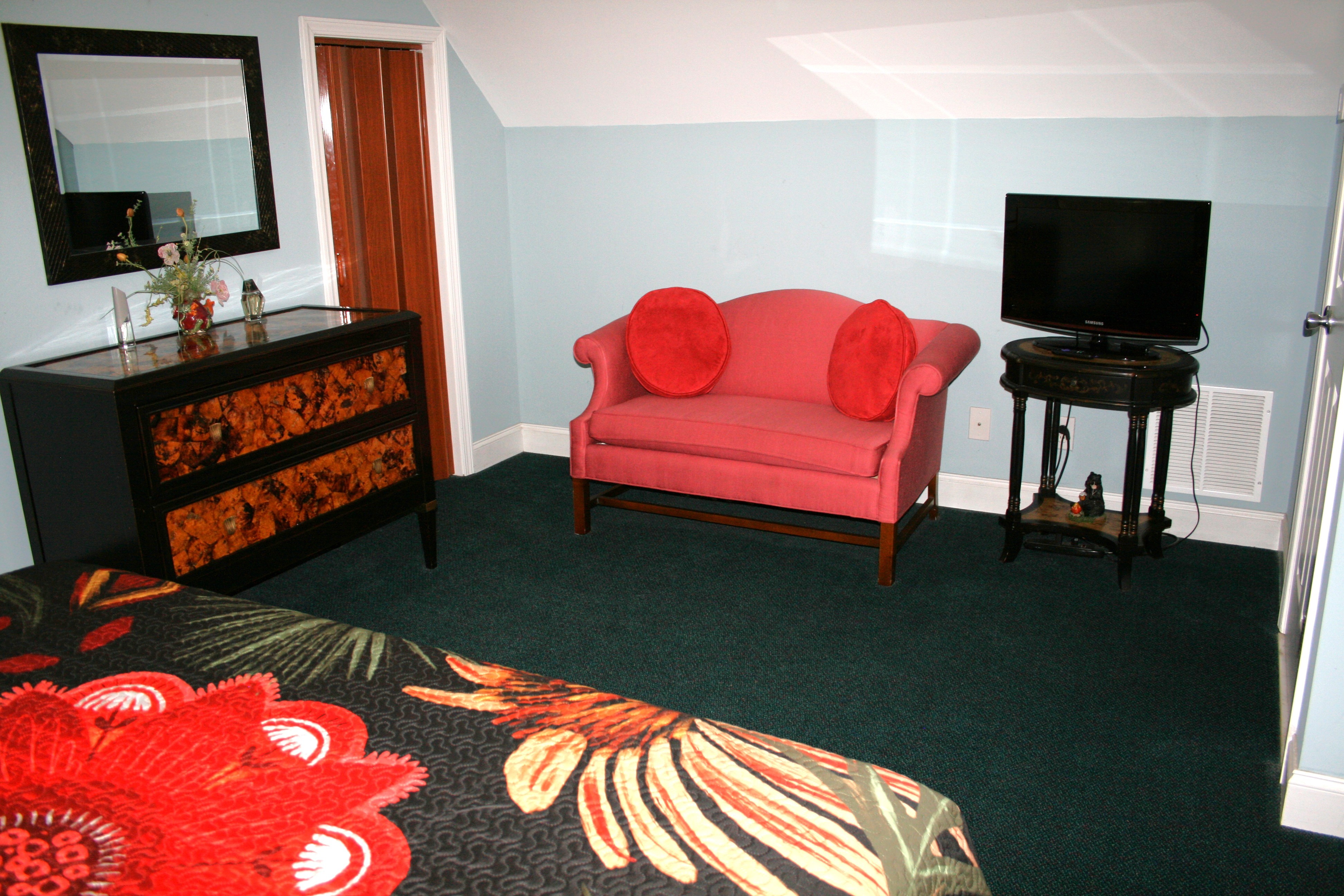 alemaigne-haus-cabin-city-limits-of-helen-ga/